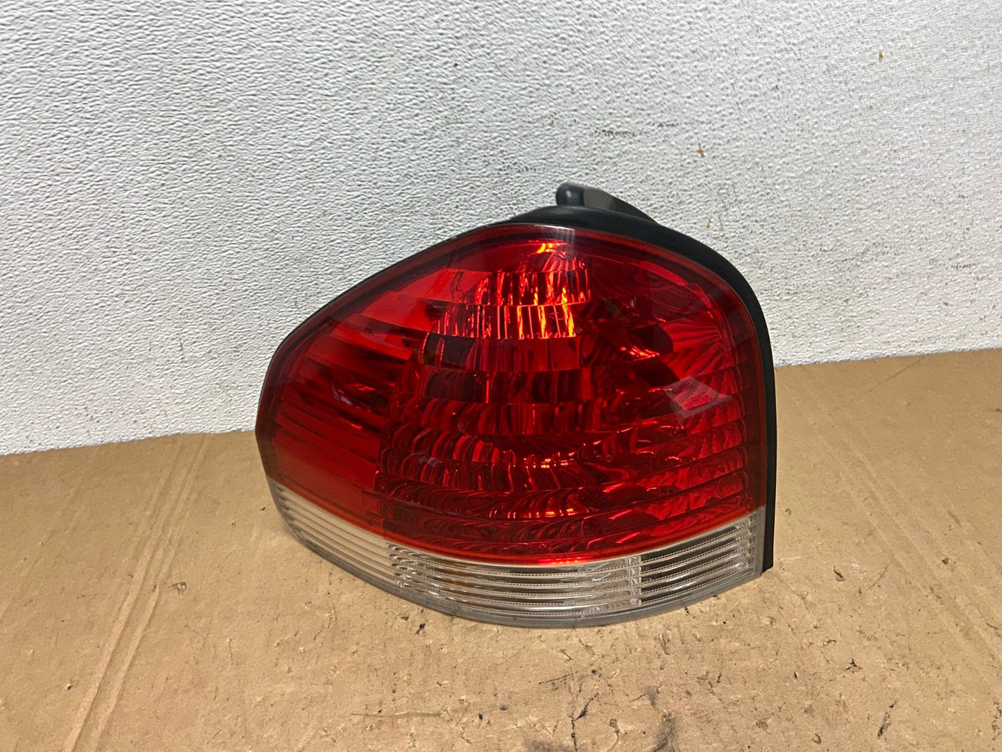 2005 to 2006 Hyundai Santa Fe Left Driver Side Tail Light AD3258 LK0