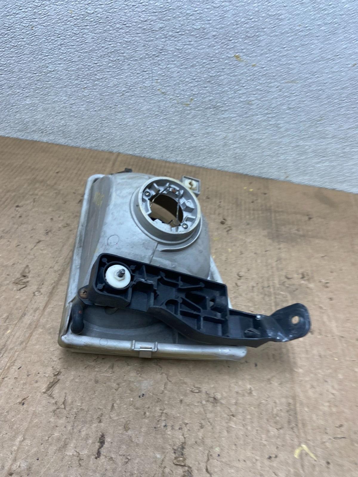 2001  to 2003 Toyota Sienna Right Passenger Side Headlight AA7107 DW6