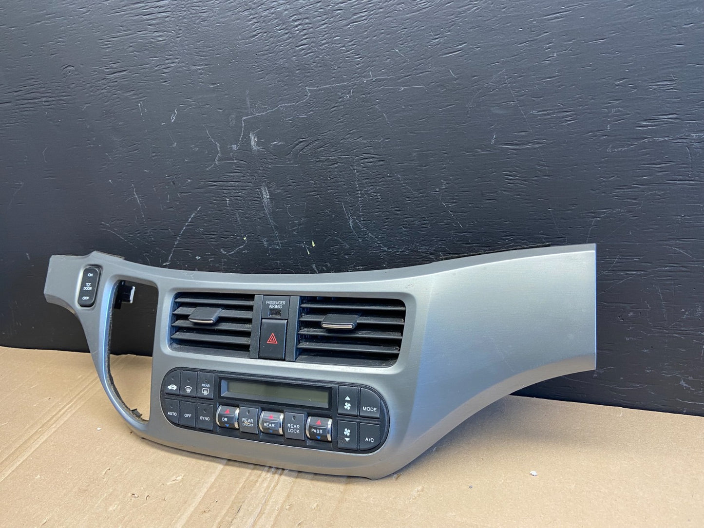 2005 to 2010 Honda Odyssey  Radio Climate Control Dash Trim Bezel ab8851 DG1