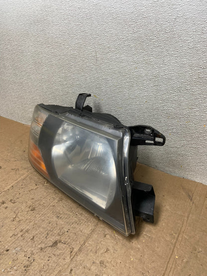 2000 to 2004 Mitsubishi Montero Pajero Right Passenger RH Headlight AA4270 DW1