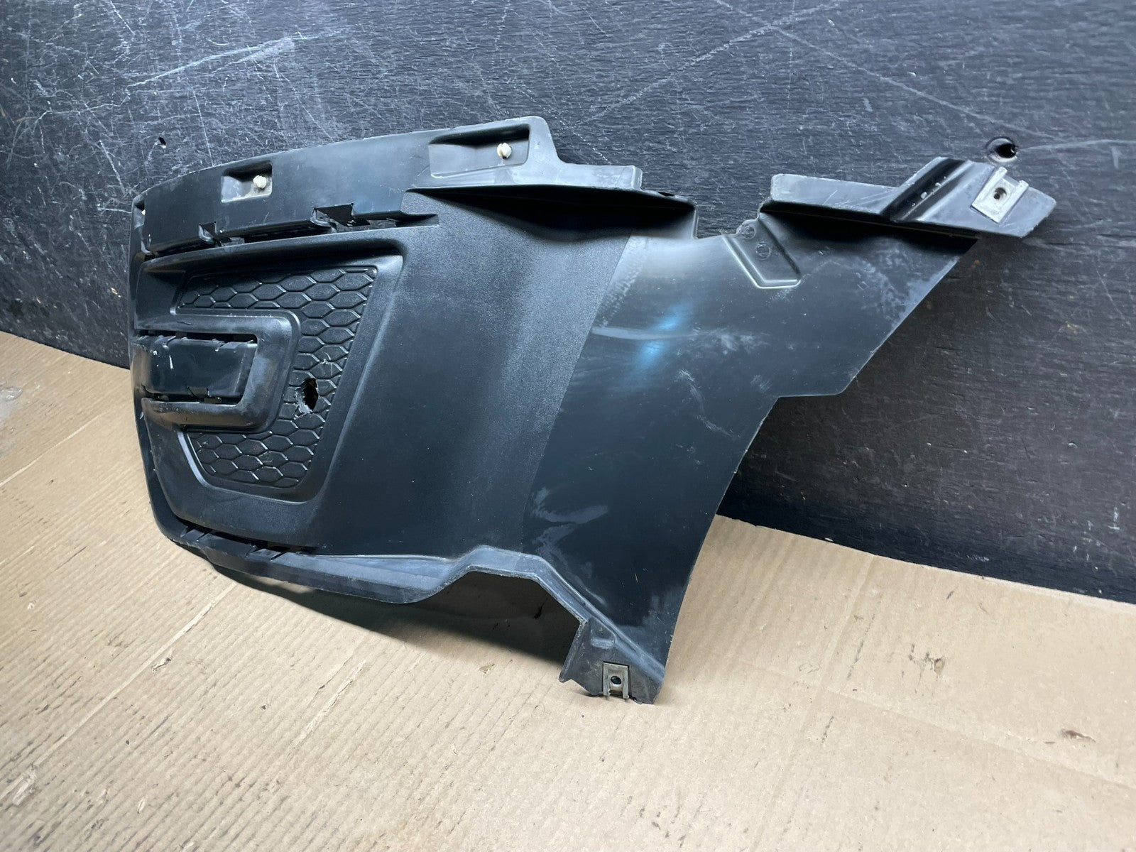 2016 - 2018 Ford Explorer Left Driver LH Fog Light Trim Bezel Oem X8676 DG2