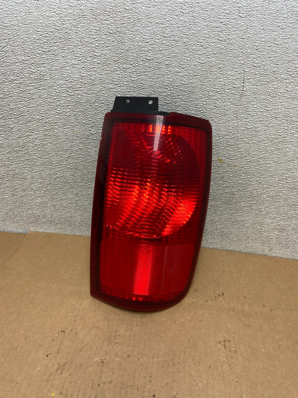 1998 to 2002 Lincoln Navigator Right Passenger RH Side Tail Light Oem Z6735 DW0