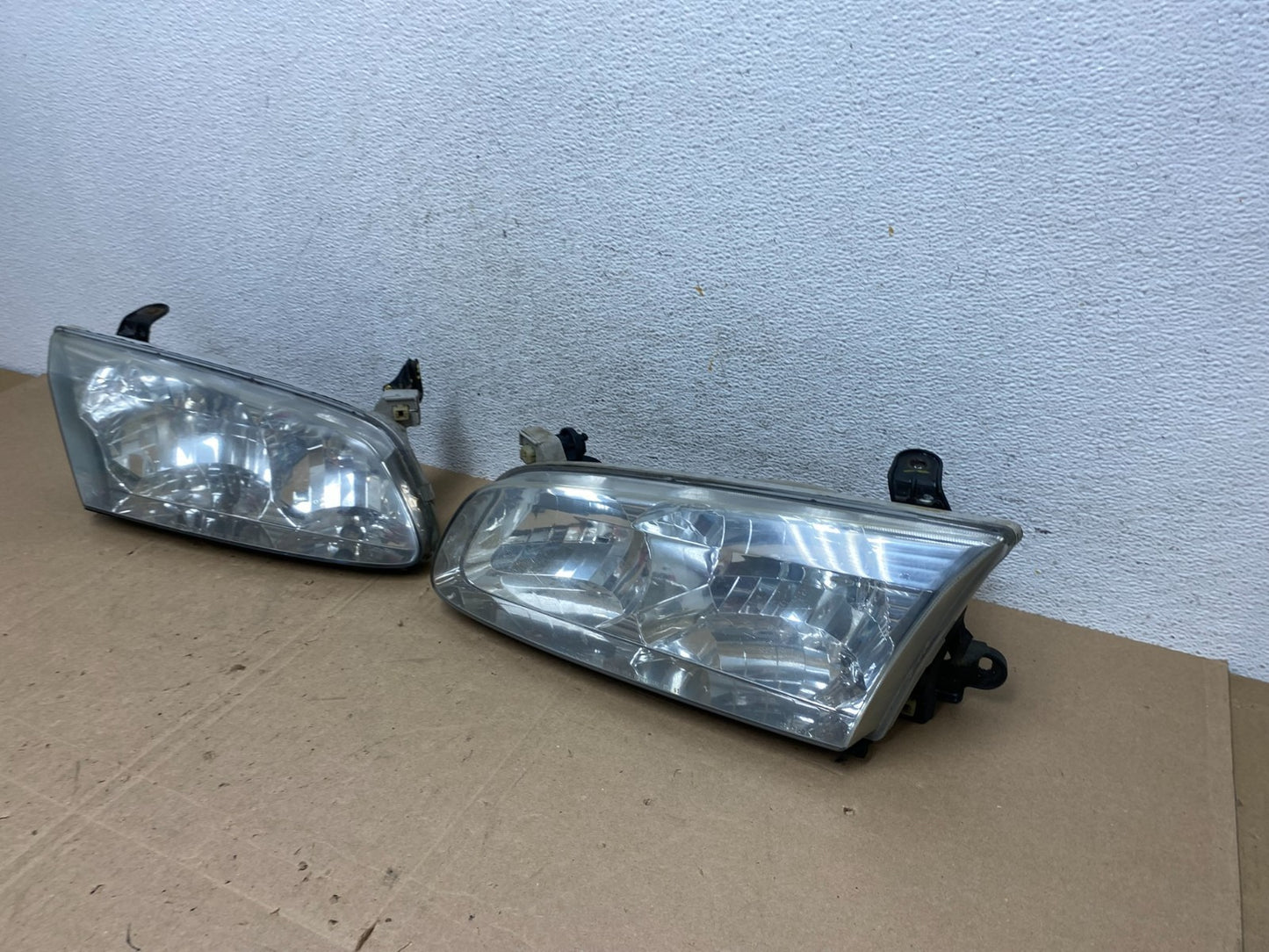 2000 to 2001 Toyota Camry Front Left+Right Side Headlights AE5979 DW1