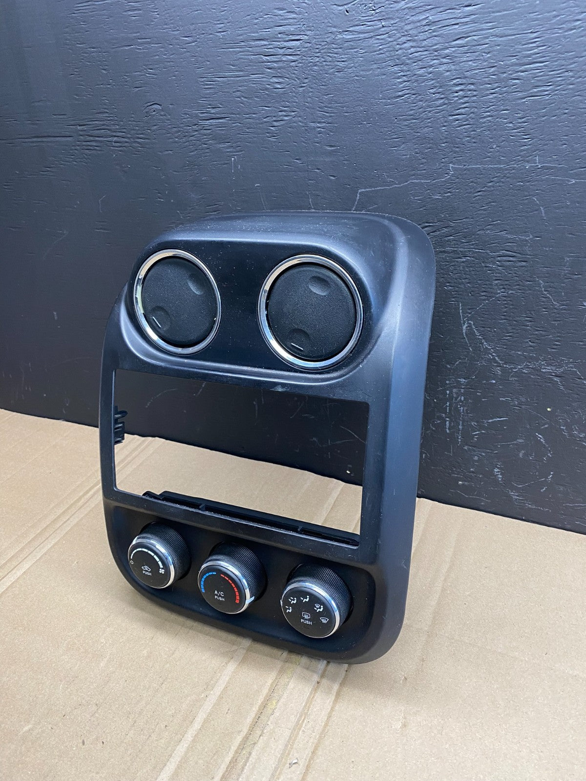 2011 to 2017 Jeep Compass Dash Climate Temperature Control Radio Bezel AB8681 DG1