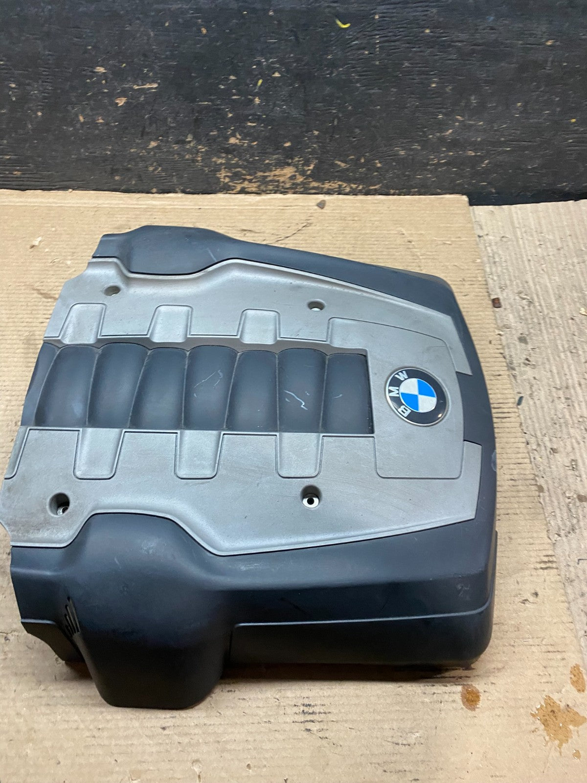 2006 to 2010 BMW 550i 650i 750i Plastic Engine Cover Shield OEM v9422 DG4