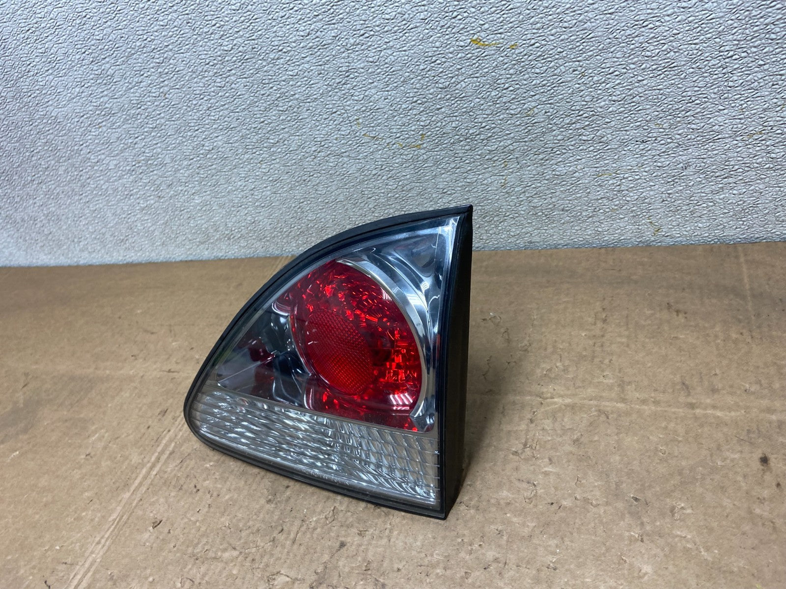 2000-2003 Lexus RX300 Right Passenger Side Rear Inner Tail Light Oem Y5977 DW1