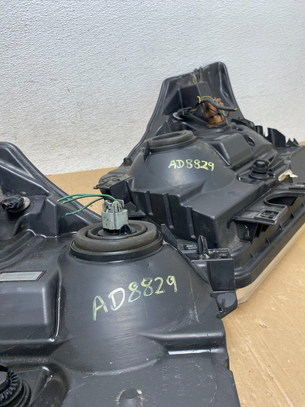 2011 to 2016 Ford F250 Super Duty Left+Right Side Headlights AD8829 DW11