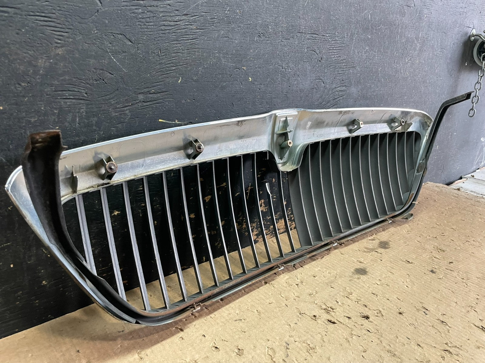 2003 to 2006 Lincoln Navigator Front Upper Grill Grille Oem z5633 DG7