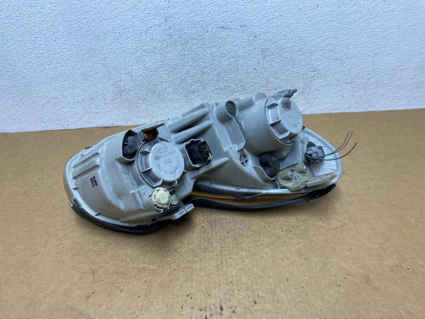 2002 to 2005 Hyundai Sonata Left Driver LH Side Headlight Halogen AD4625 DW5