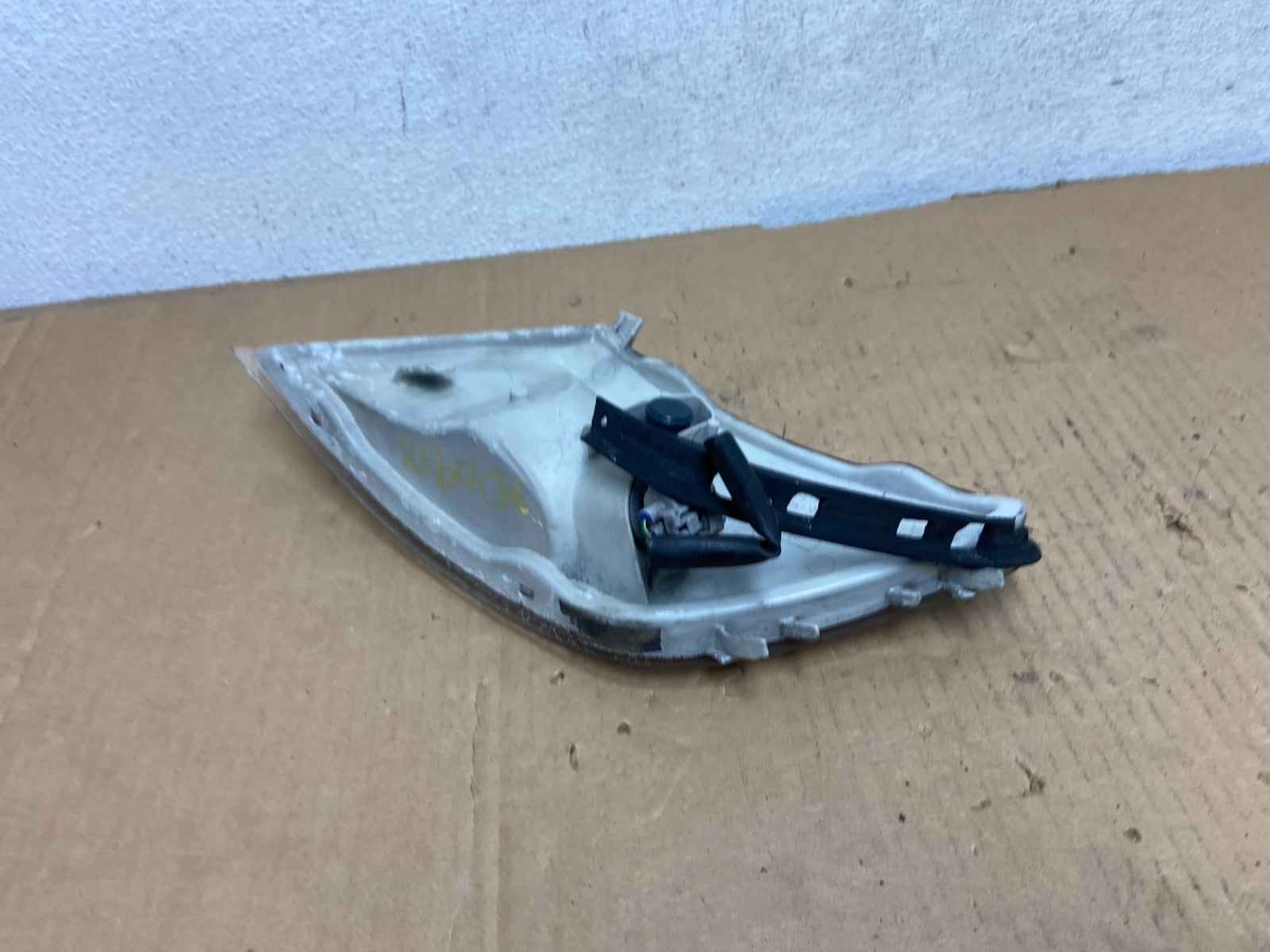 1997 to 1999 Lexus ES300 Right Passenger RH Side Turn Signal AD0938 DW5
