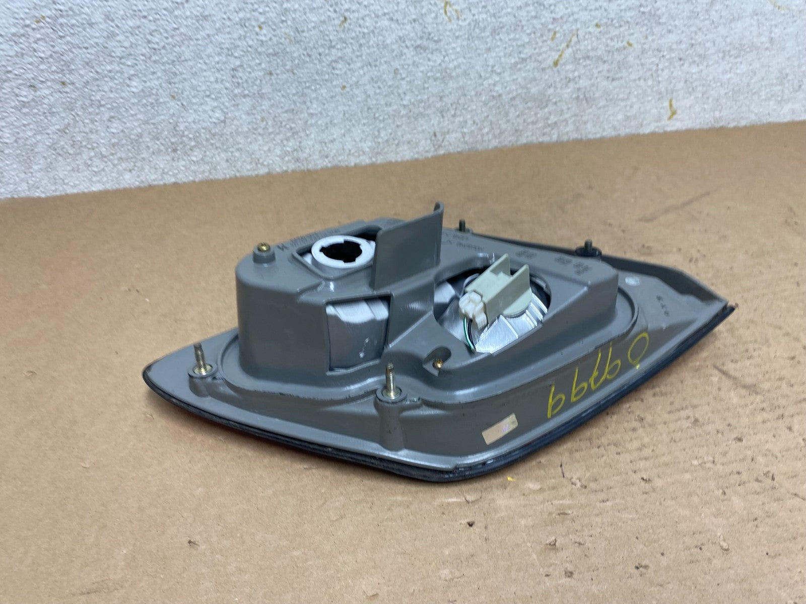 2000-2001 Infiniti i30 Right Passenger Rh Side Tail Light Inner Oem O9799 DW7