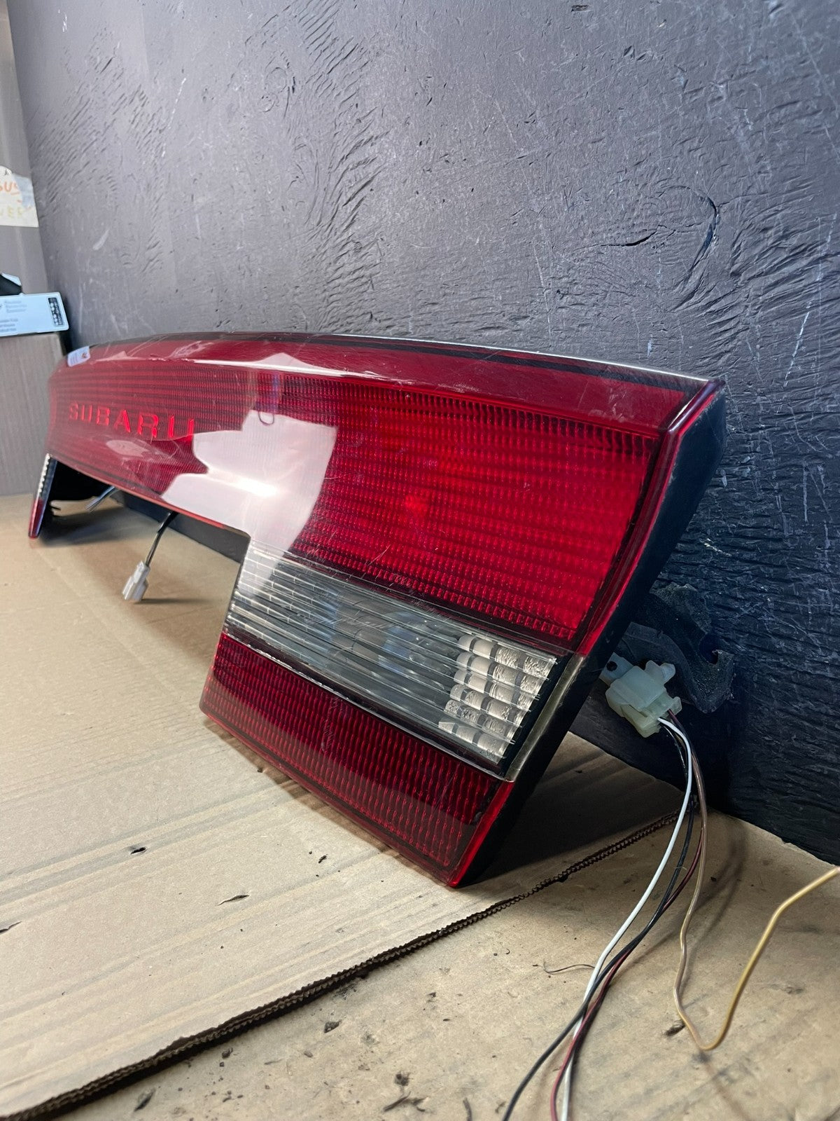 2000 to 2004 Subaru Legacy 4dr Sedan Trunk Center Tail Light Panel AC9740 DG1