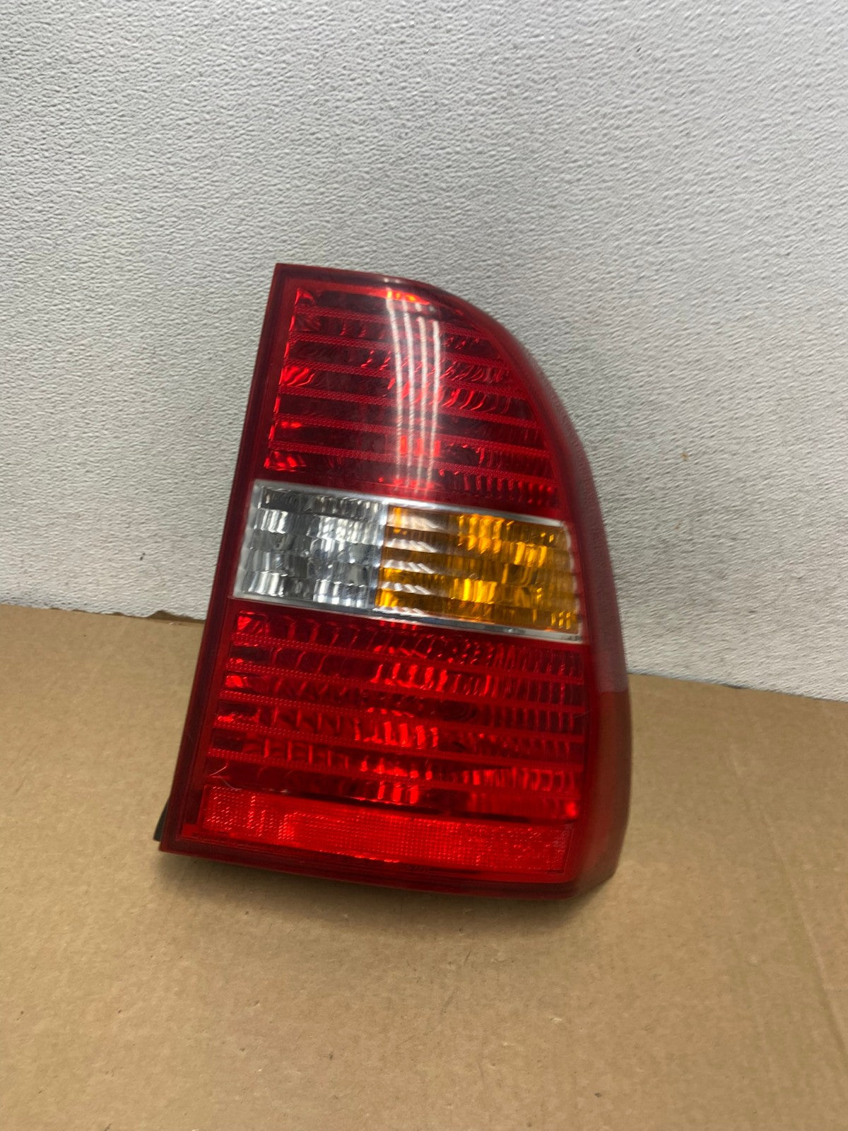 2005 to 2007 Kia Sportage Right Passenger Side RH Side Tail Light AG1975 LK0
