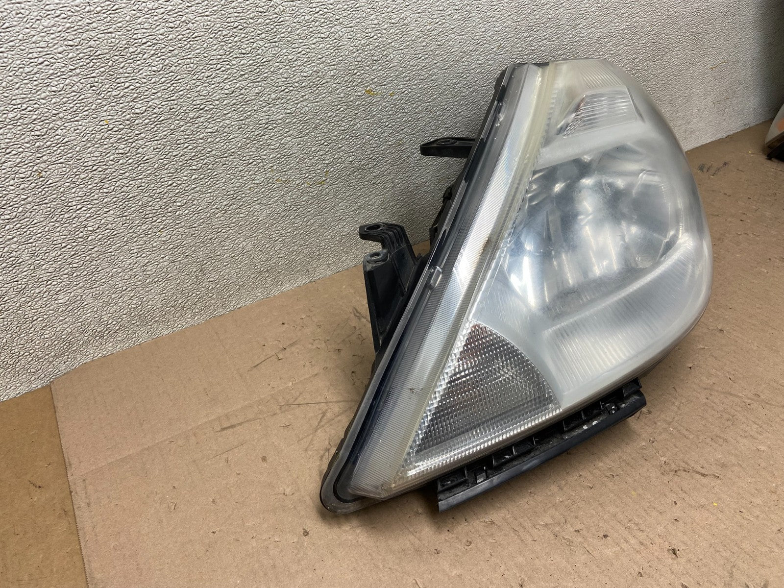2008 to 2012 Nissan Versa Headlight Halogen Left Driver Lh Side AA0457 DW2