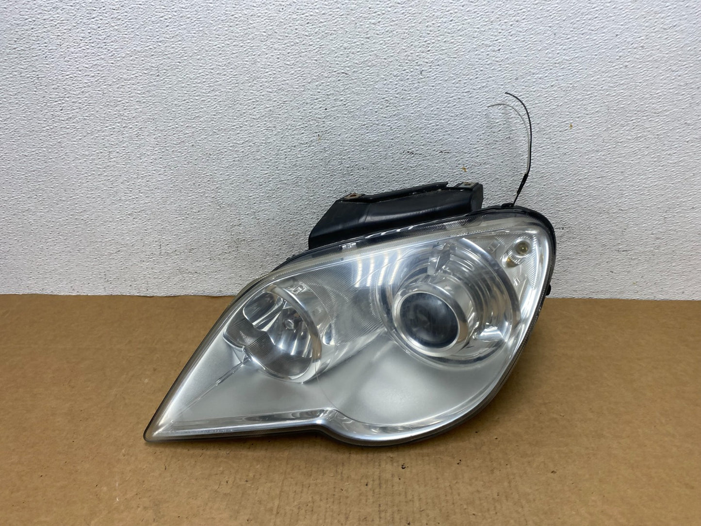 2007 to 2008 Chrysler Pacifica Left Driver LH Xenon Headlight AD4525 DW0