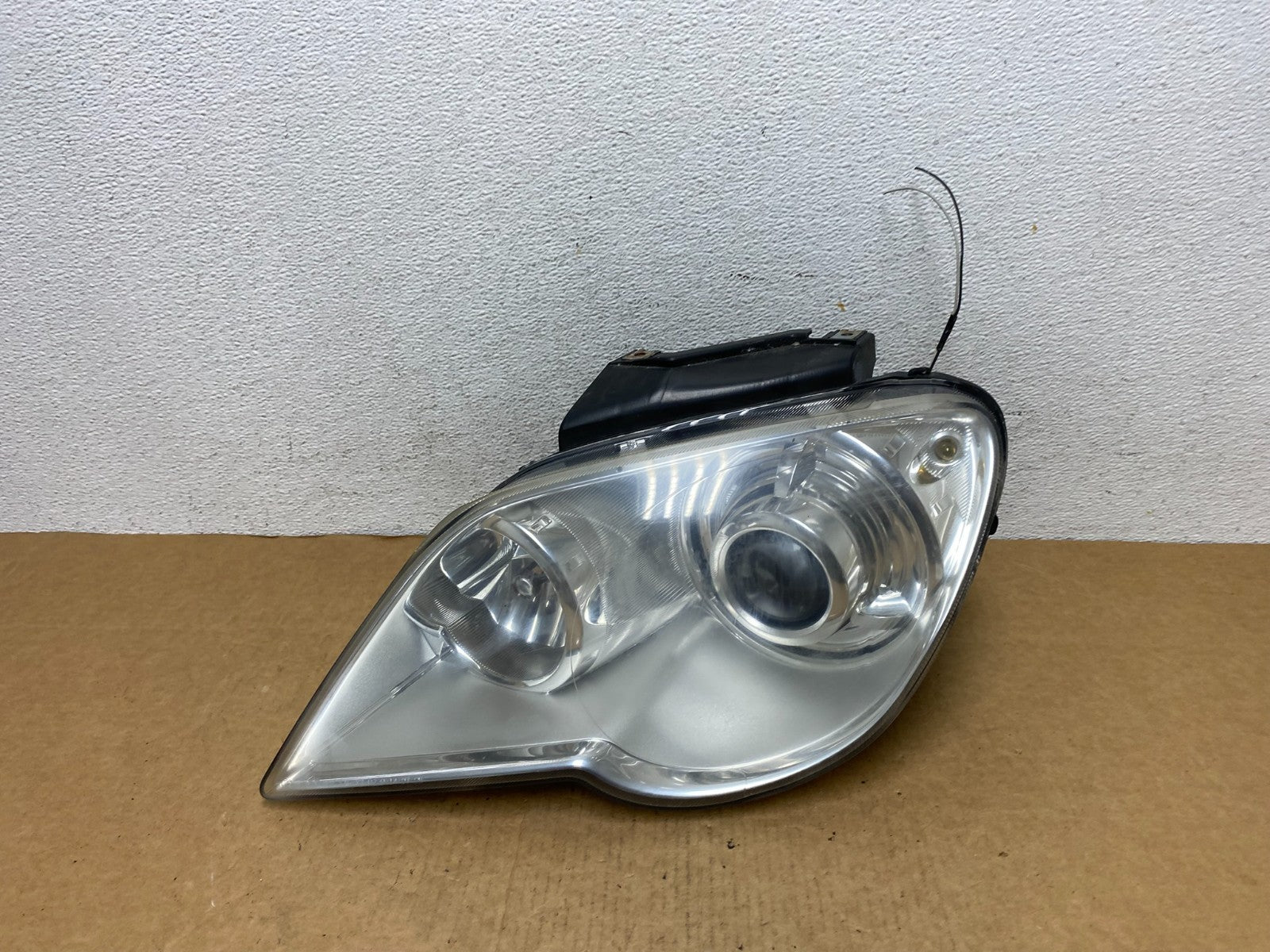 2007 to 2008 Chrysler Pacifica Left Driver LH Xenon Headlight AD4525 DW0