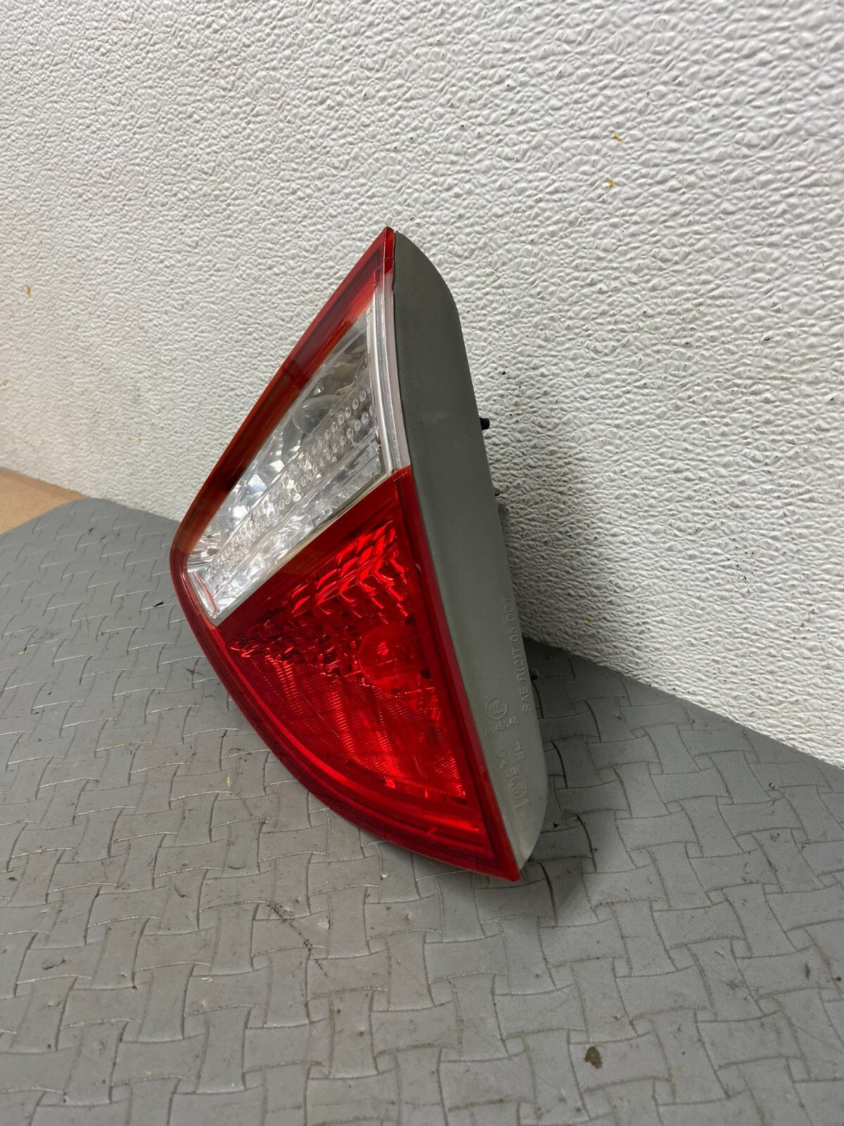 2007 to 2012 Hyundai Veracruz Right Passenger RH Inner Tail Light OEM C0271 DG11