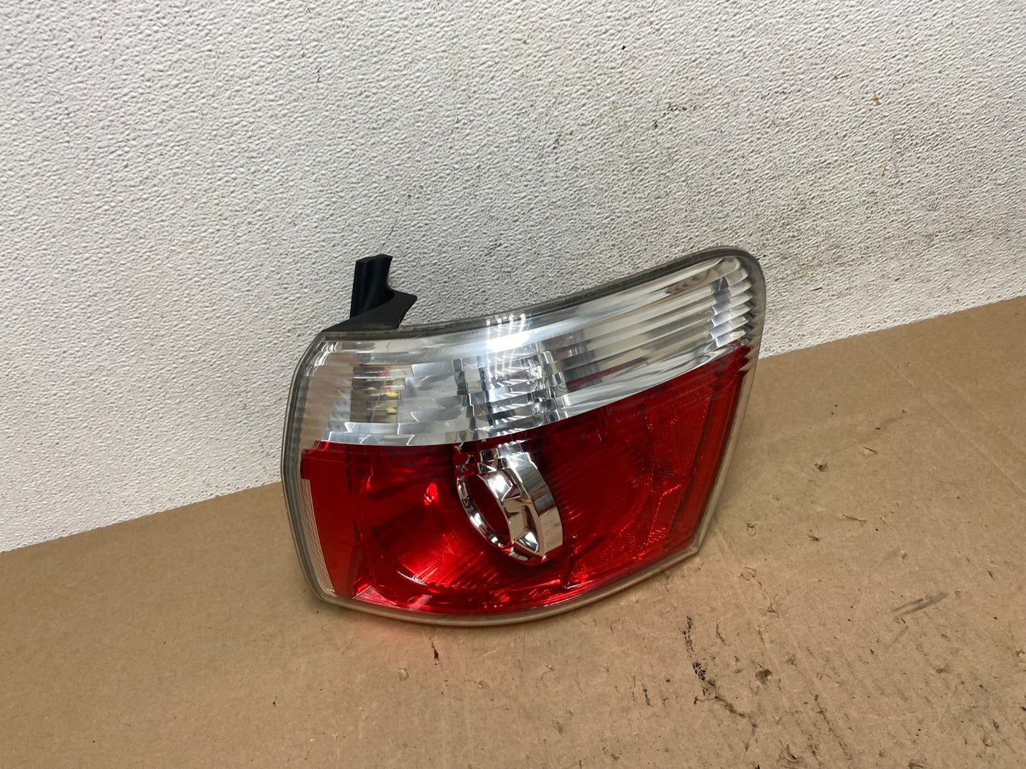 2007 to 2012 GMC Acadia Halogen Tail Light Right Passenger RH Side AE6093 LK0