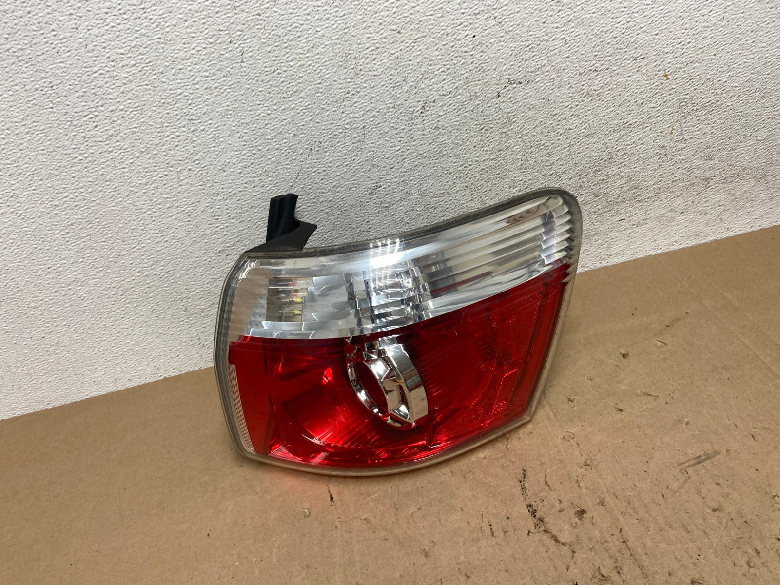 2007 to 2012 GMC Acadia Halogen Tail Light Right Passenger RH Side AE6093 LK0