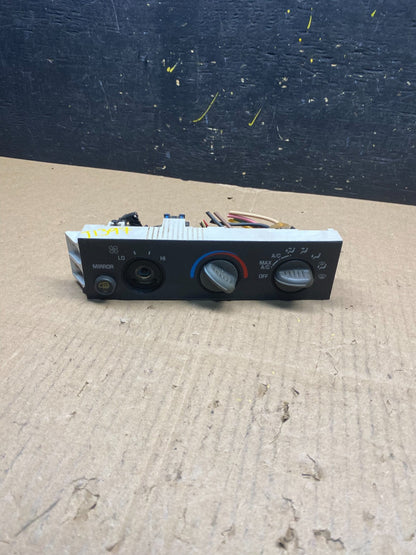 2001 - 2007 GMC Chevrolet Express 1500 Climate Control A/C T1397 DG0