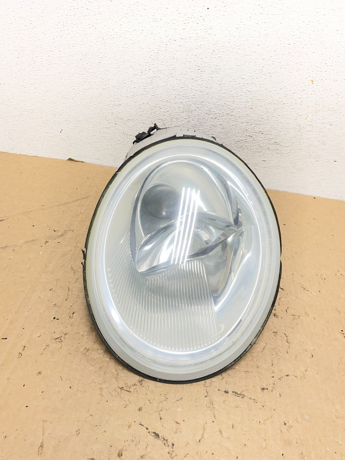 1998 to 2005 Volkswagen Beetle Left Driver LH Side Headlight AG1325 DW0