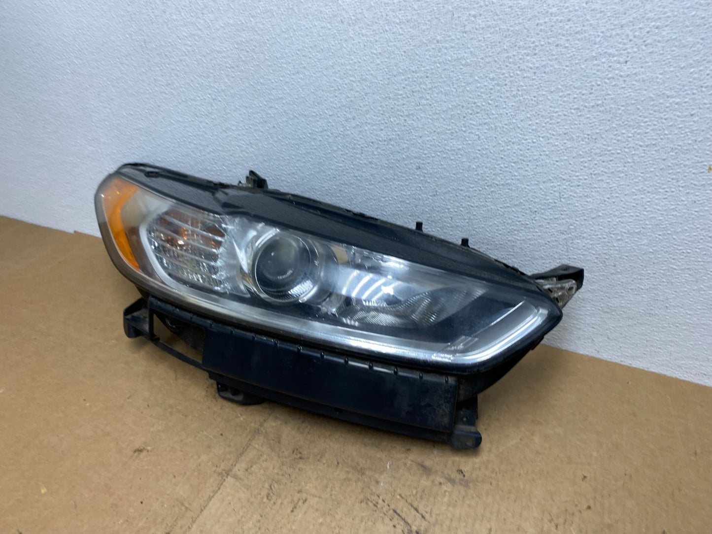 2013 to 2016 Ford Fusion Right Passenger Rh Side Headlight AC3444 DW1