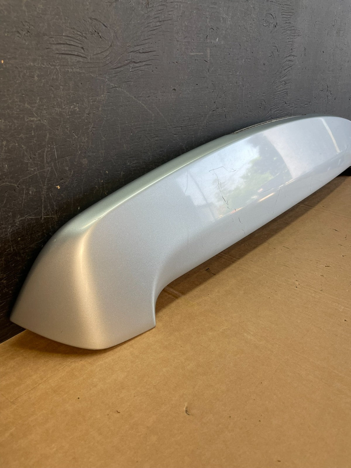 2005 to 2006 Mitsubishi Outlander Rear Spoiler LED Brake Light AE8381 DG2
