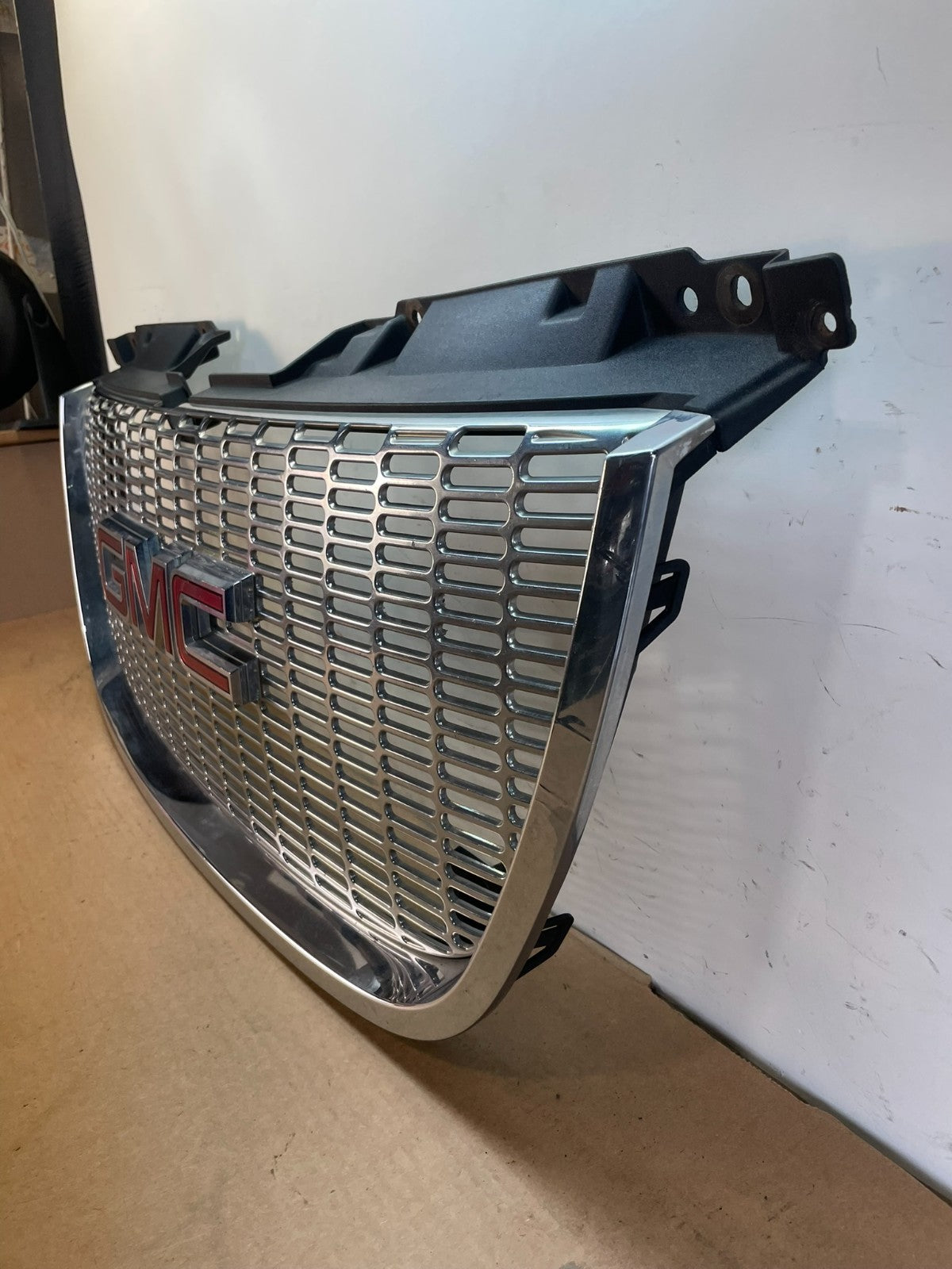 2011 to 2012 GMC Acadia Denali Front Upper Grill Grille AF8779 DG1