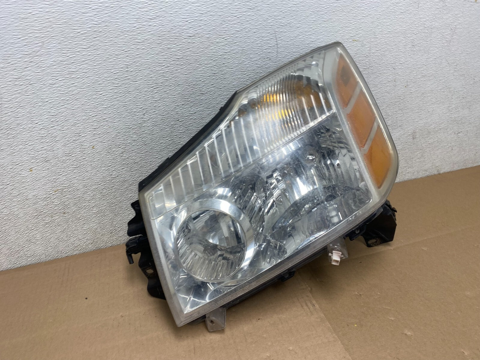 2004 to 2007 Nissan Armada Left Driver Lh Side Headlight Halogen M4620 DW2