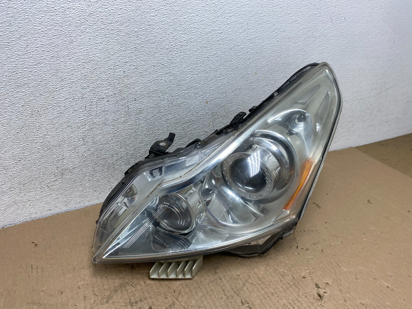 Sedan 4Door 2010 to 2013 Infiniti G37 Left Driver Headlight Xenon AF3289 DW2