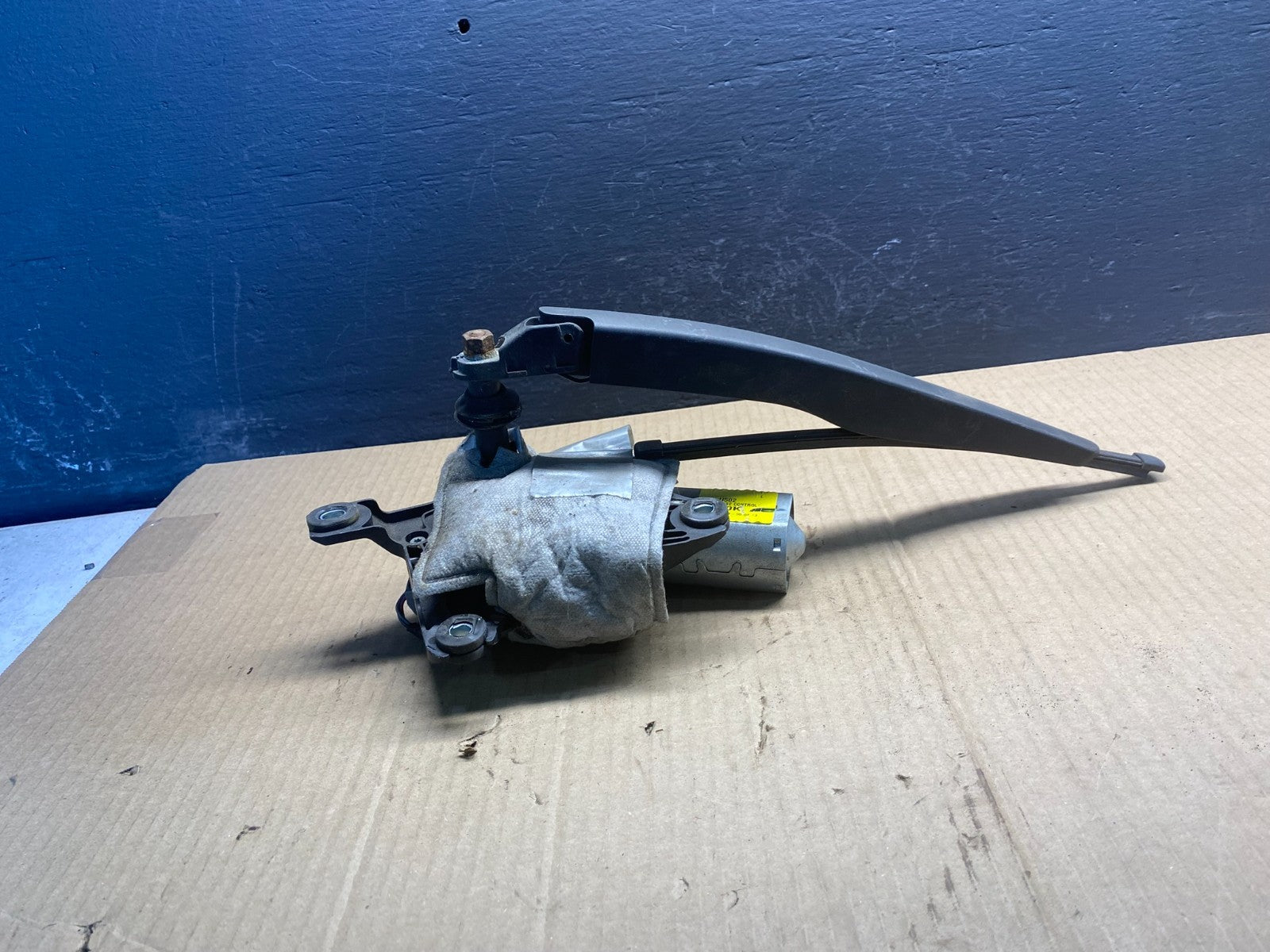 2011 to 2019 Ford Explorer Rear Windshield Wiper Motor OEM ac0890 DG1