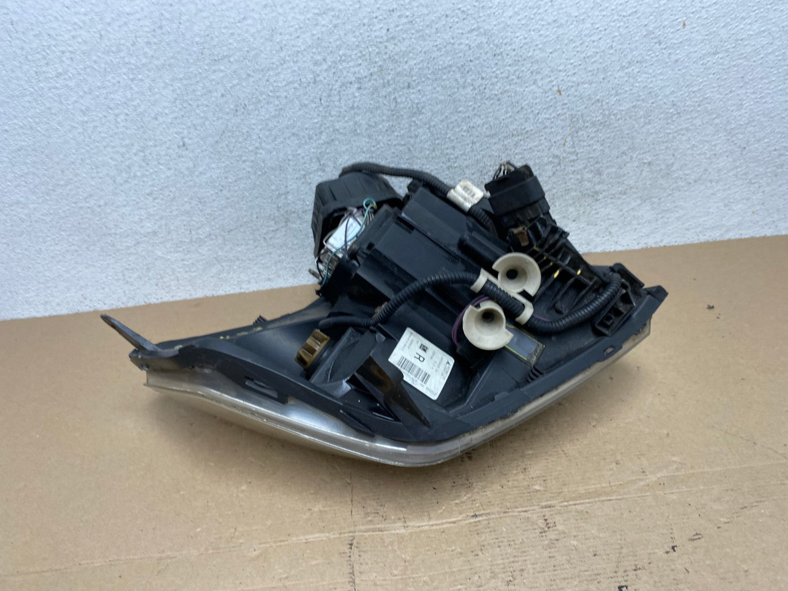 2006 to 2011 Cadillac DTS Right Passenger RH Side Xenon Hid Headlight AF44836