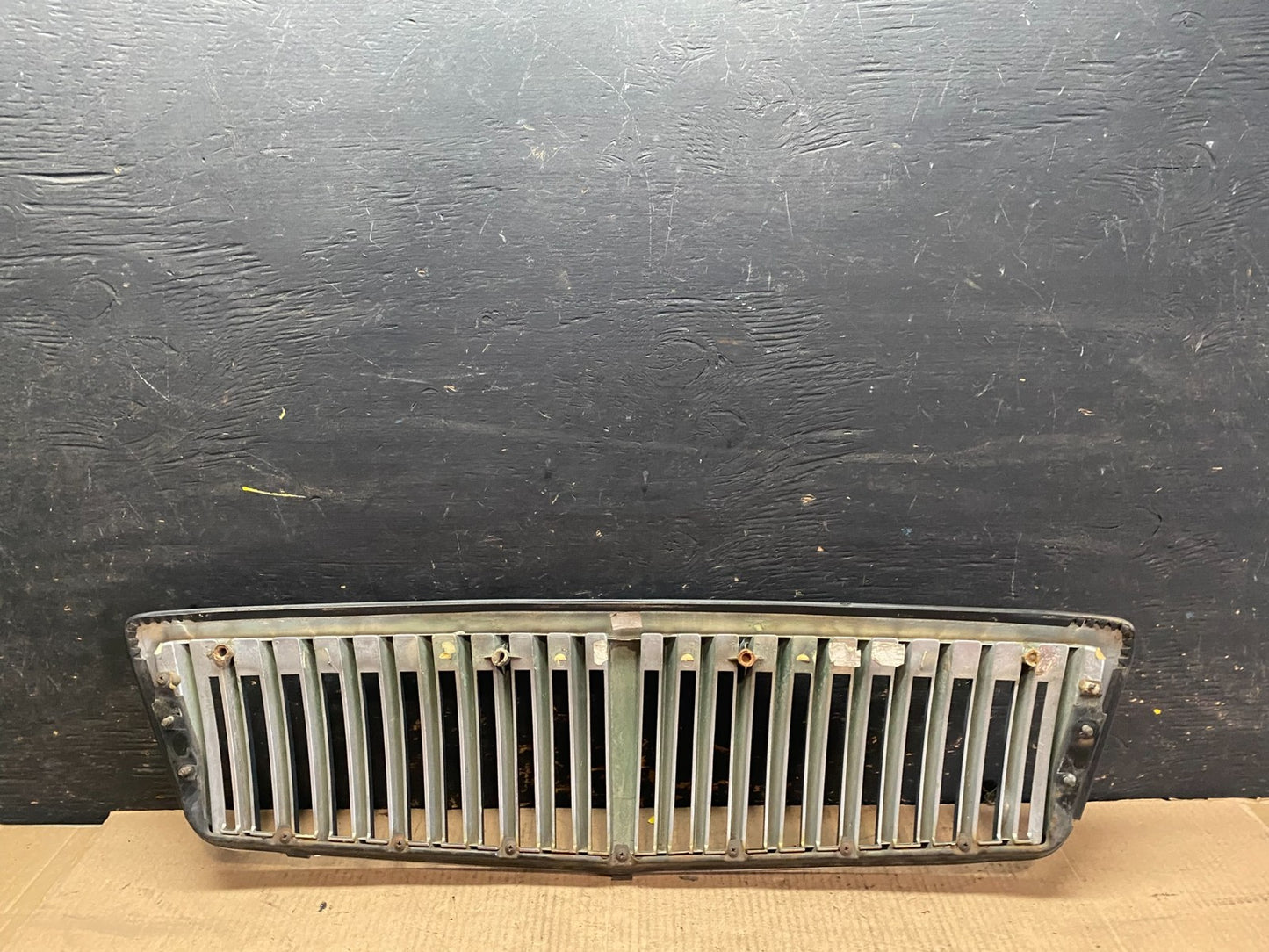 2002 to 2005 Hyundai XG350 Front Upper Grill Grille W/Emblem T0022 DG5