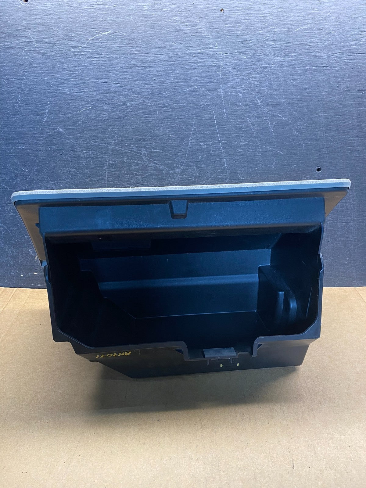 2010-2017 Chevrolet Equinox Right Passenger Side Glove Box ah7071 DG3