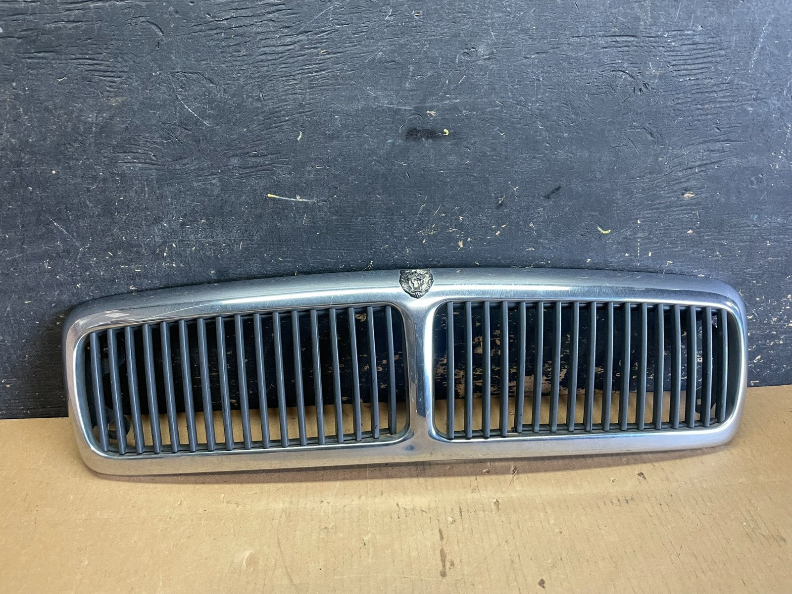 1998 to 2003 Jaguar XJ8 Front Upper Grill Grille OEM AA2257 DG0