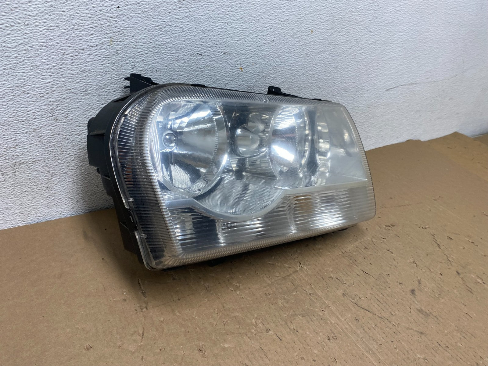 2005 2006 2007 Chrysler 300 Right Passenger RH Halogen Headlight AD8075 DW2