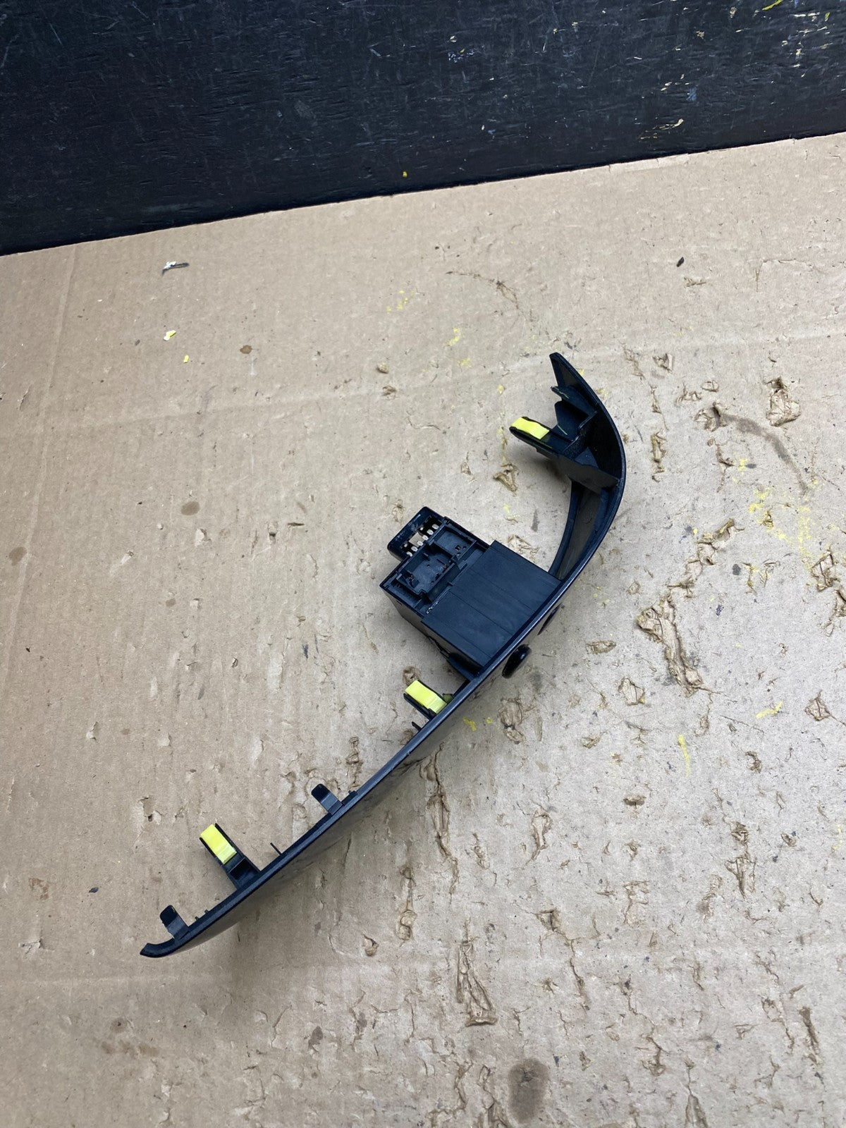 2004 to 2010 Toyota Sienna Switch Key Light Indicator Bezel Trim u5390 DG2