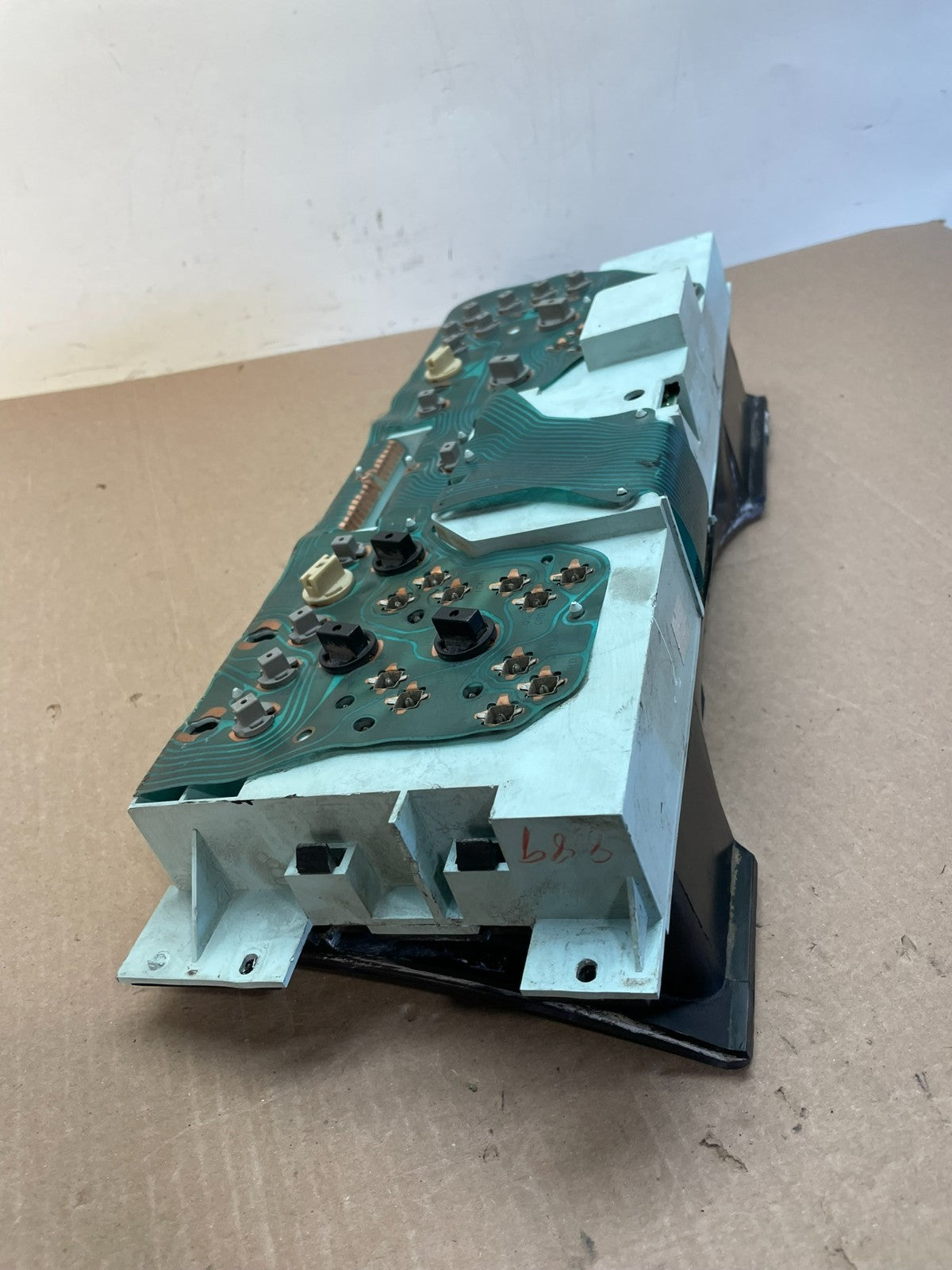 1995 to 1999 Chevrolet Silverado Suburban Cluster Gauge Speedometer AJ0929 DW4