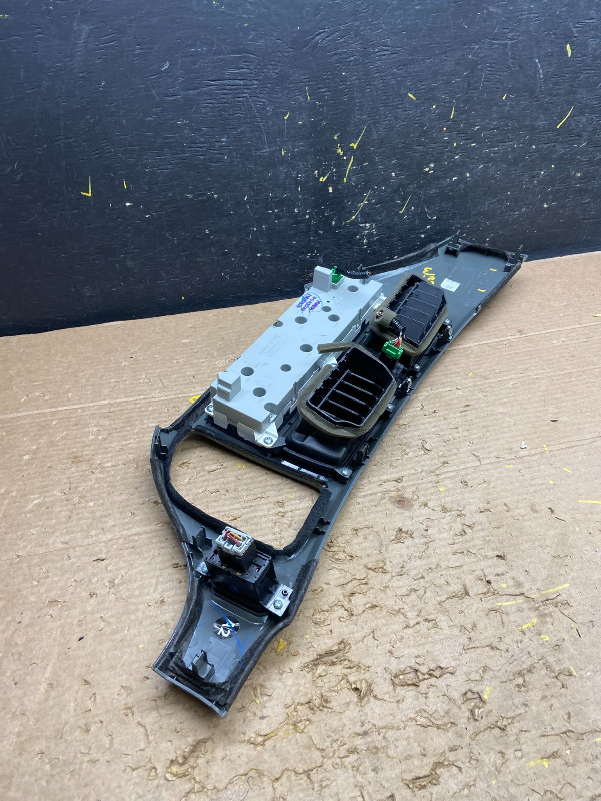 2005 to 2010 Honda Odyssey  Radio Climate Control Dash Trim Bezel w3223 DG4