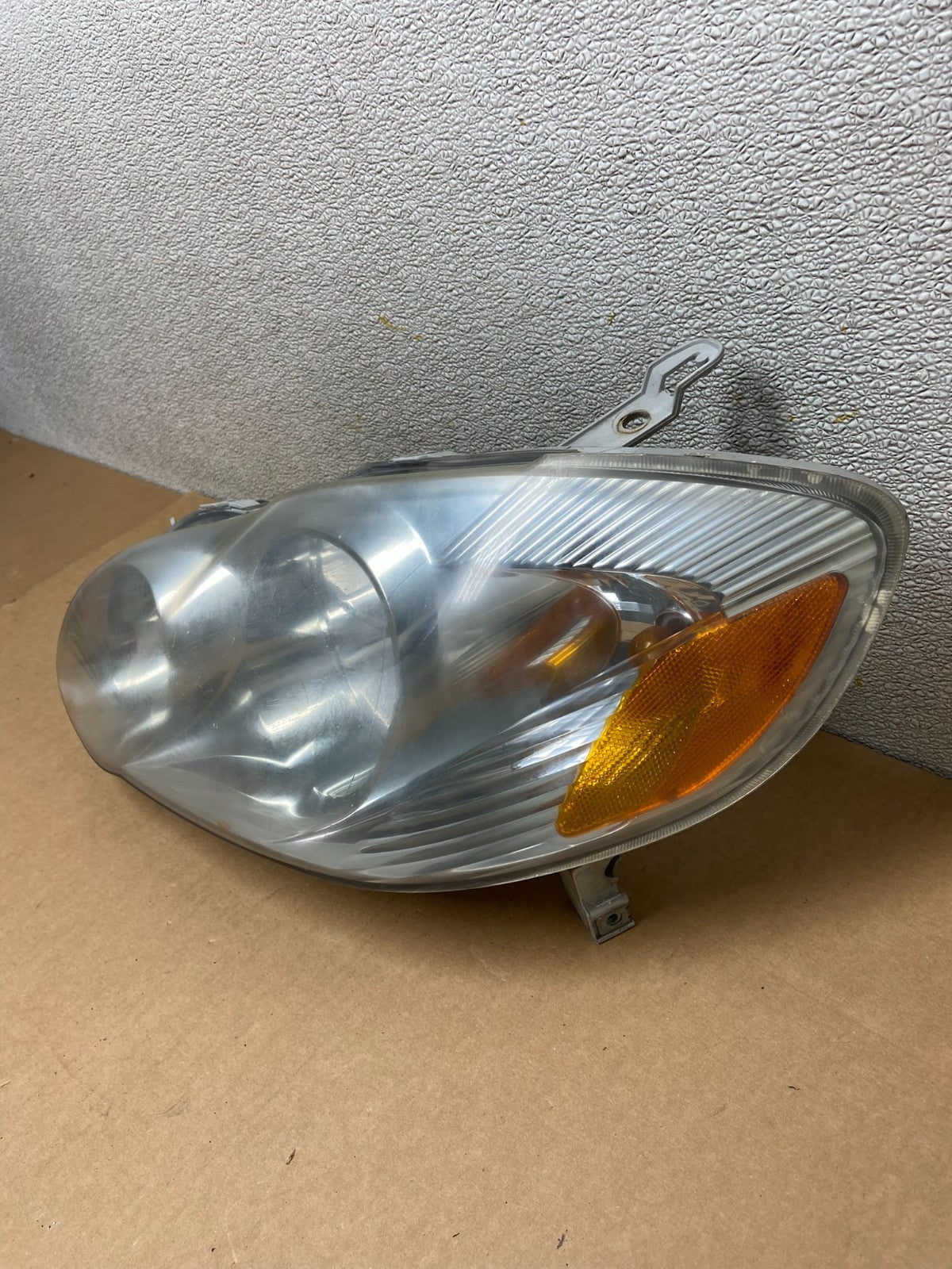 2003 to 2004 Toyota Corolla Left Driver LH side Headlight Oem Z6549 DW1
