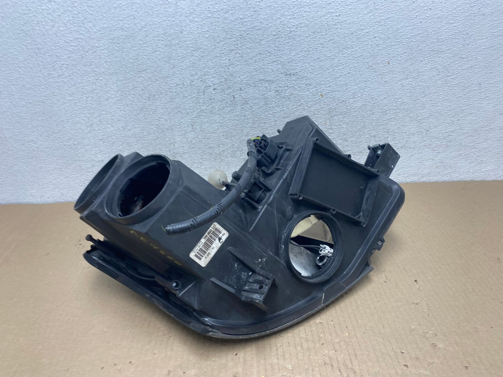2003 to 2007 Cadillac CTS Left Driver LH Halogen Headlight AE9560 LK6