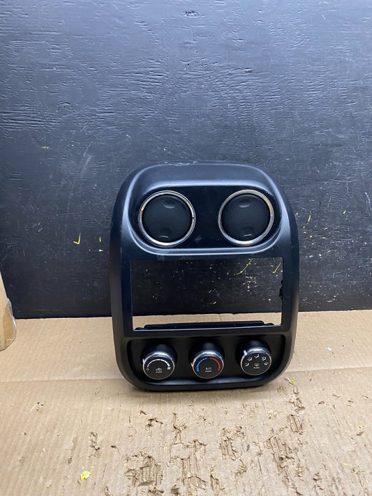 2011 to 2017 Jeep Compass Dash Climate Temperature Control Radio Bezel V7367 DG0
