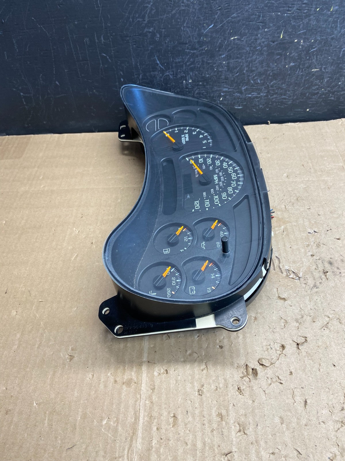 2003 to 2006 Chevrolet Silverado Yukon Cluster Gauge Speedometer AE1888 DG2