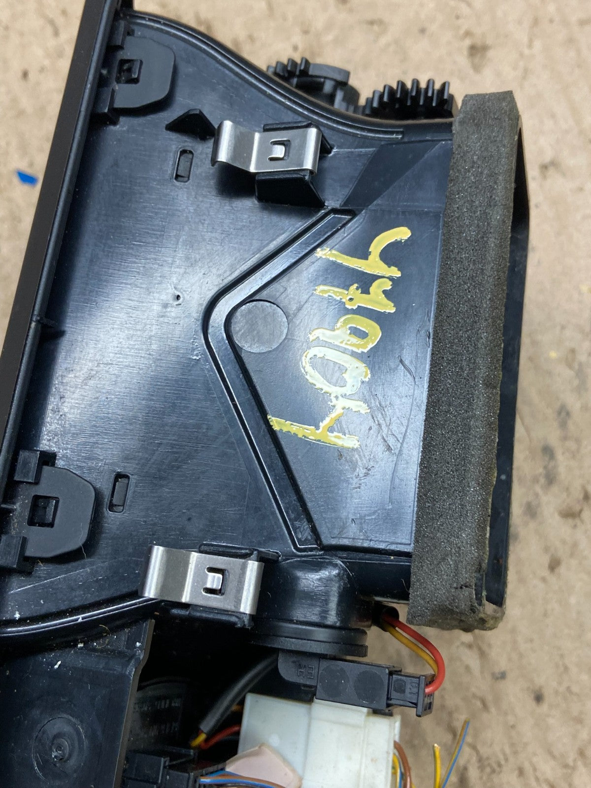 2007 to 2013 BMW X5 X6 Center Console Dash Air Vent OEM Y7904 DG6