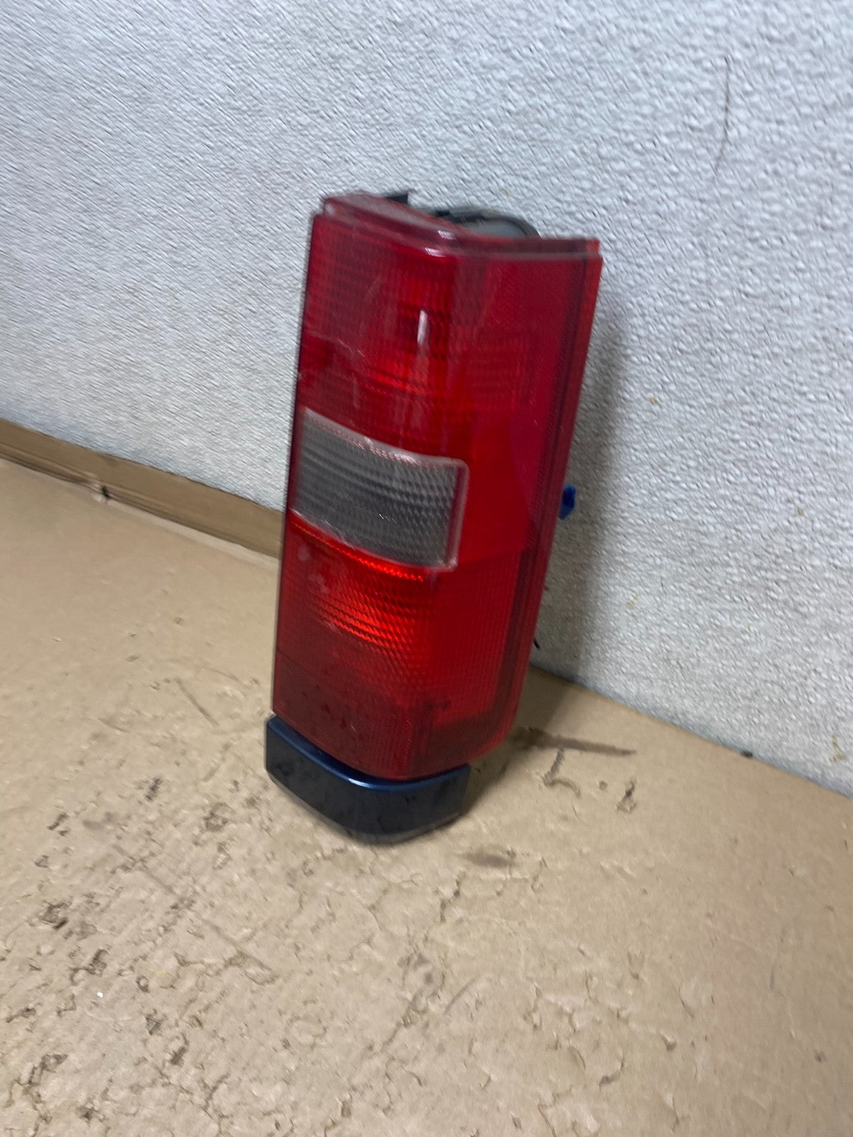 1998 1999 2000 Volvo XC70 V70 Right Passenger RH Lower Tail Light U2332 DW1