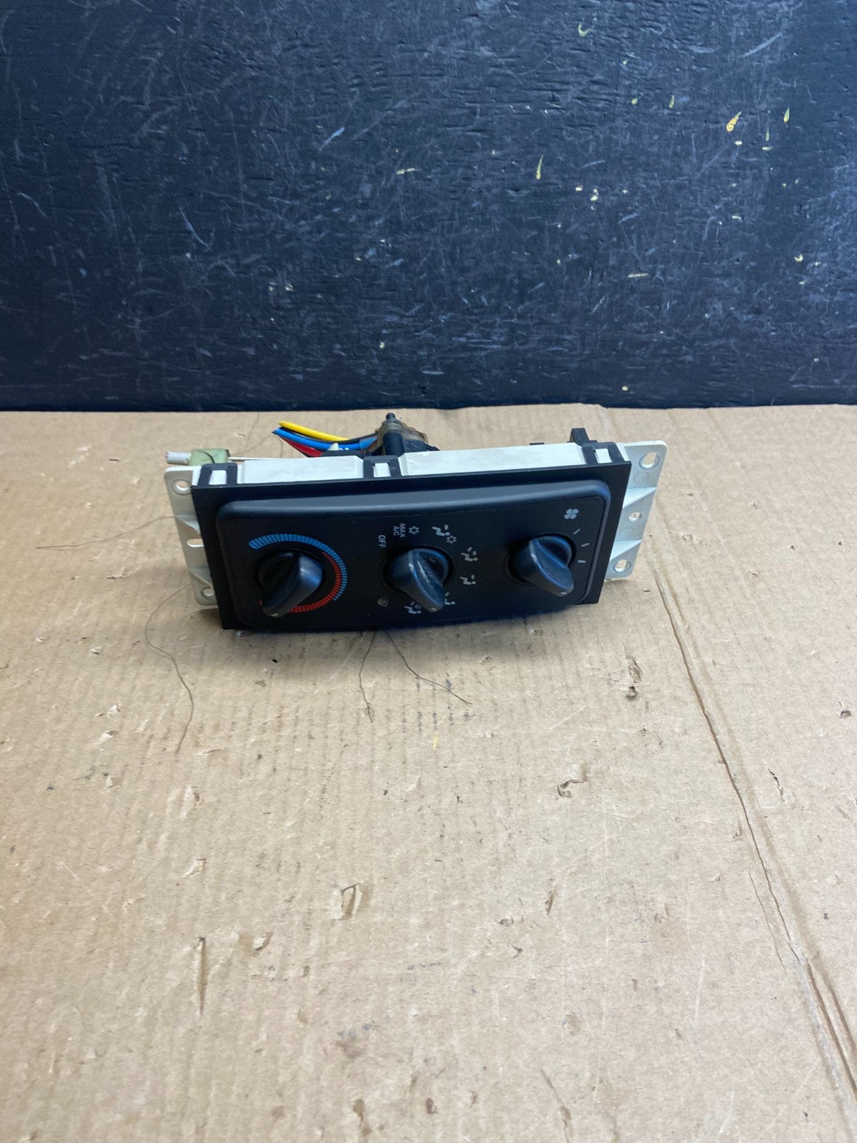 1998 - 2001 Dodge Ram 1500 2500 A/C Heater Climate Control AE3810 DG2