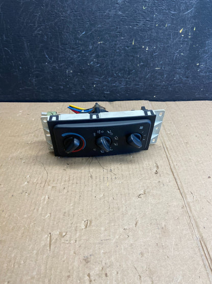 1998 - 2001 Dodge Ram 1500 2500 A/C Heater Climate Control AE3810 DG2