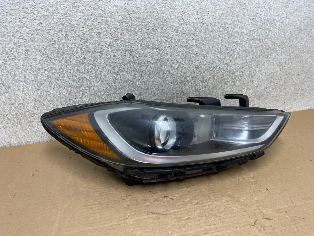 2017 to 2020 Hyundai Elantra Right Passenger Headlight AH9522 DG0