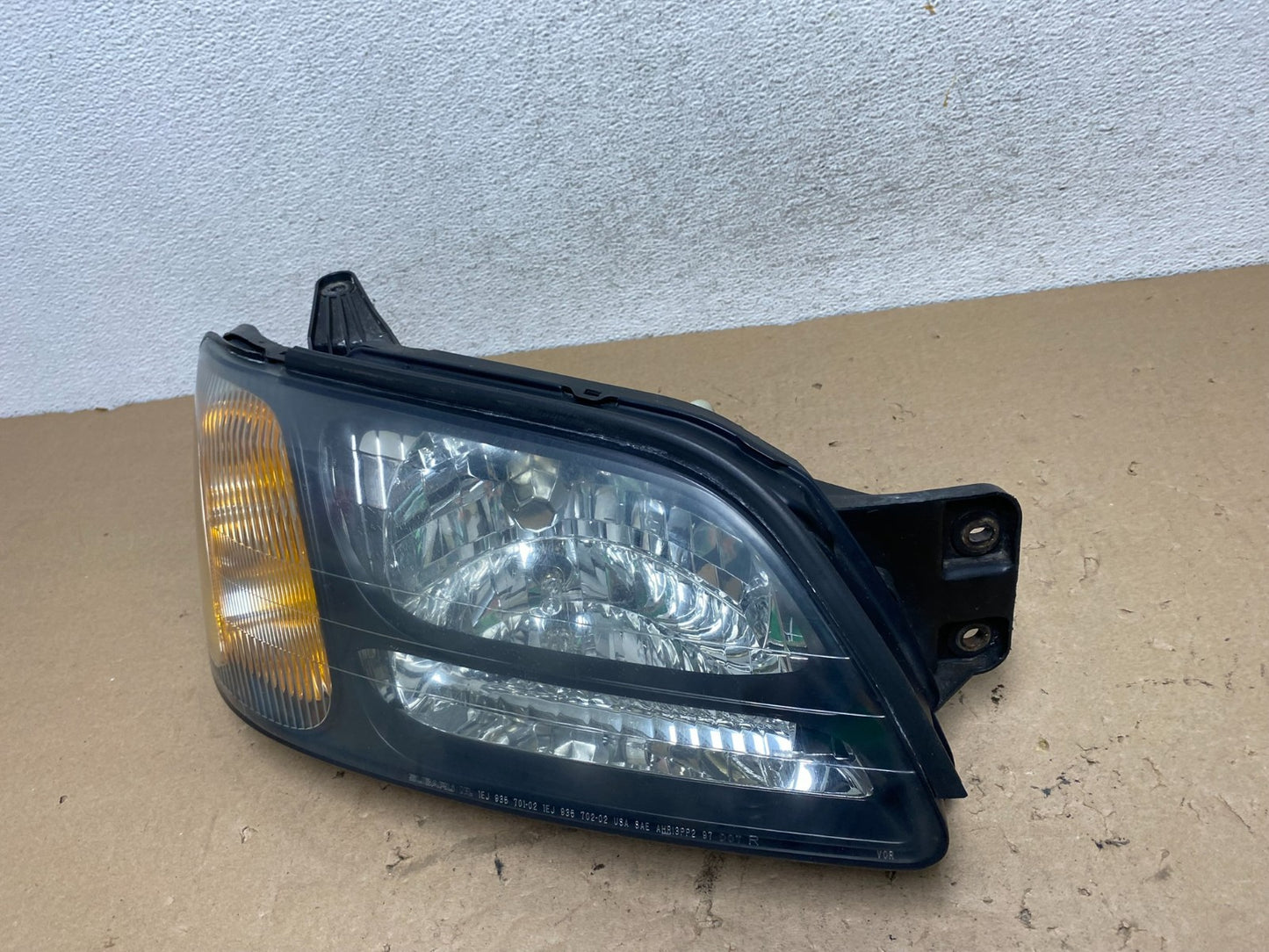 2001 to 2004 Subaru Legacy Outback Right Passenger Rh Headlight AG4371 DW1