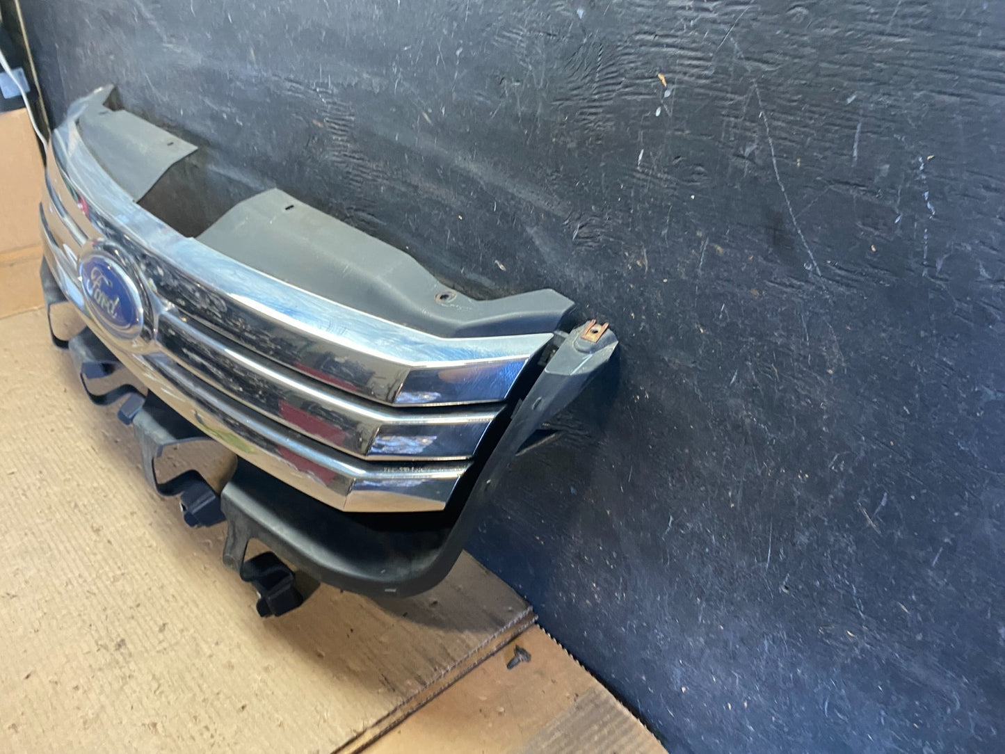 2006-2009 Ford Fusion Grill Grille With Emblem Upper Oem s3351 DG1